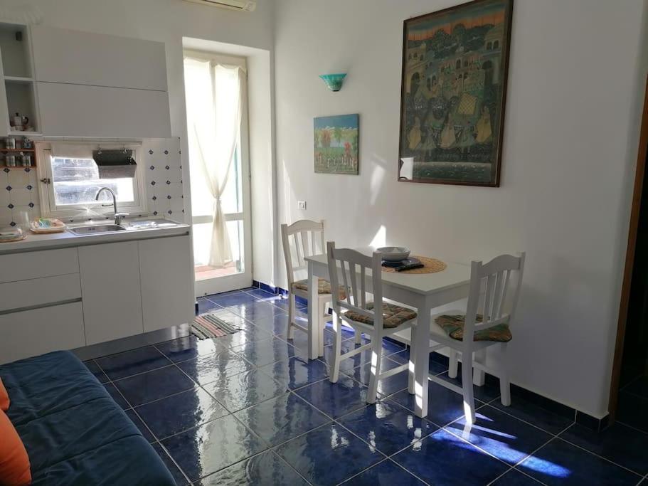 Grazioso Appartamento A Ischia Zona Pilastri Exterior photo